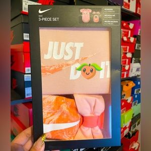 Nike Newborn 3 pc set